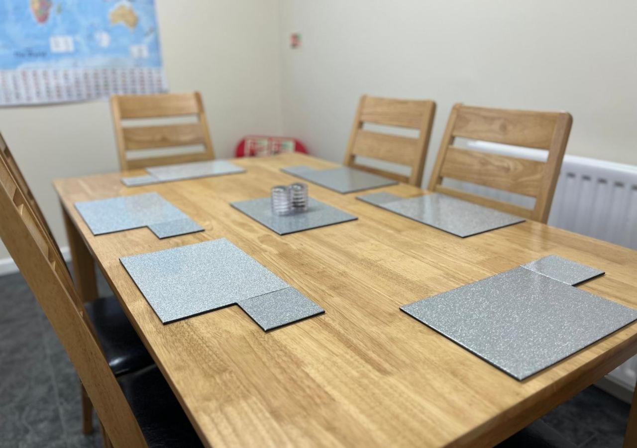 3 Bedroom Apartment, Ballymena, The Wee Stop Gap Екстер'єр фото