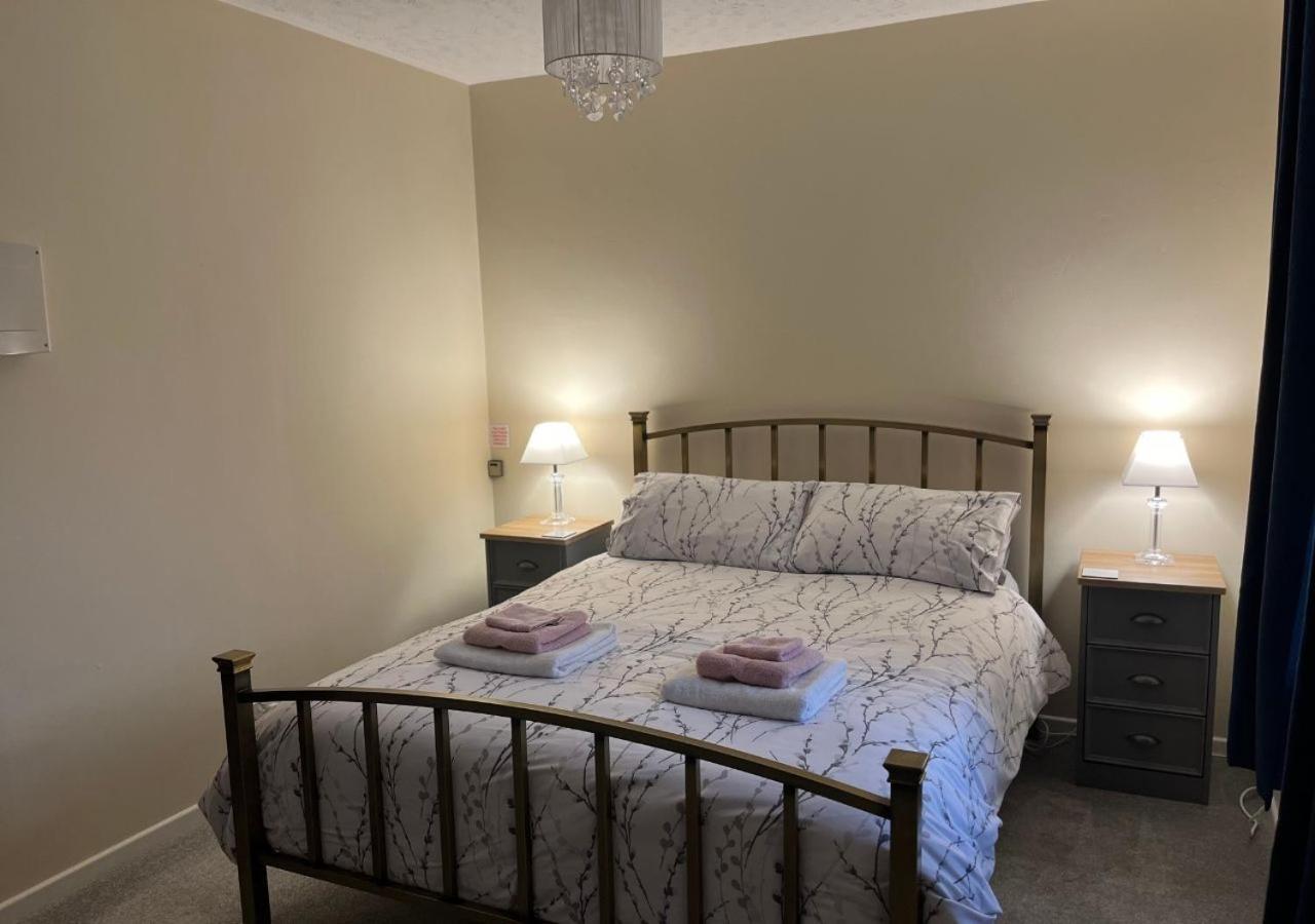 3 Bedroom Apartment, Ballymena, The Wee Stop Gap Екстер'єр фото
